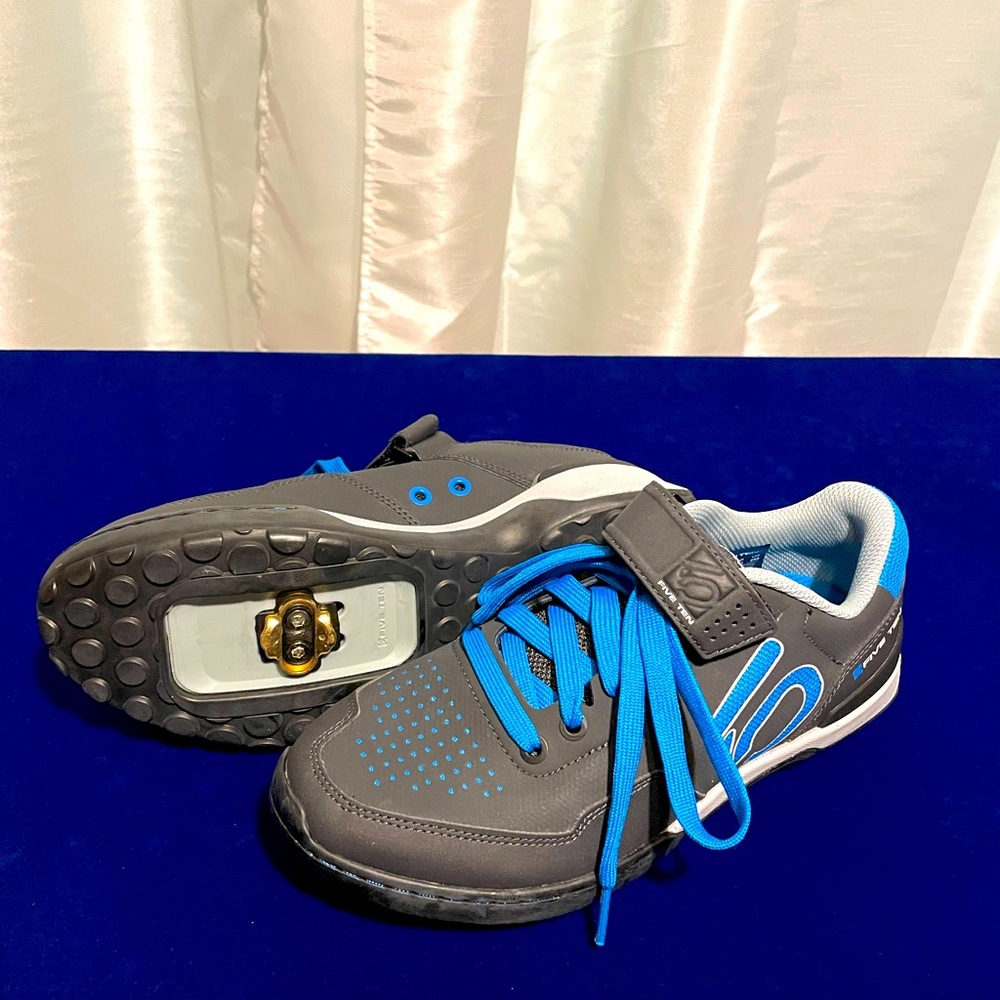 NWOT Five Ten Grey and Blue Cycling Shoes